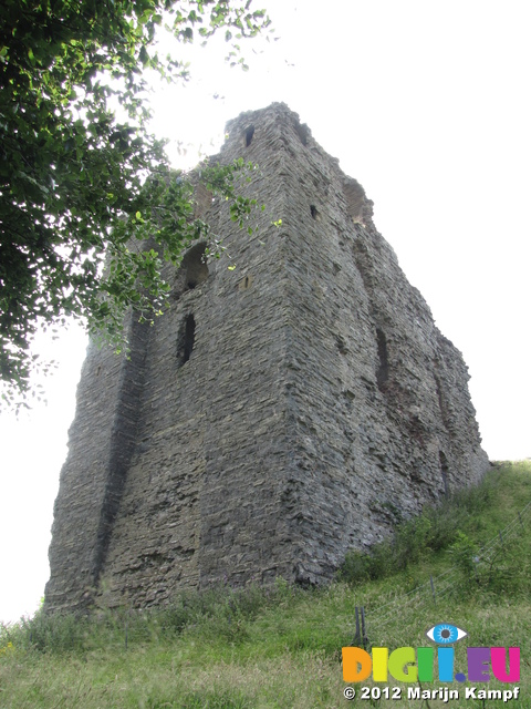 SX22911 Great Tower at Clun Castle